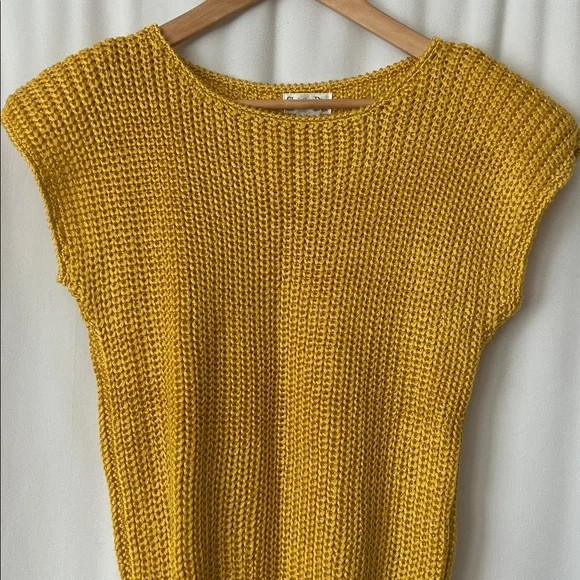 Christian Dior Auth Mustard Yellow Knit Cap Sleeve Sweater Top **Size S**🌻🌻 - Picture 2 of 5